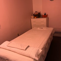 Elegant Spa - Comfortable tables, clean sheets and towels