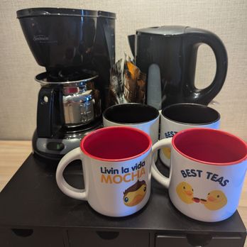 Accent Inn - Victoria - The cutest mugs that come with an in room coffee and kettle - Hotels Near Me - Victoria, British Columbia Accent Inn - Victoria - The cutest mugs that come with an in room coffee and kettle - Hotels Near Me - Victoria, British Columbia