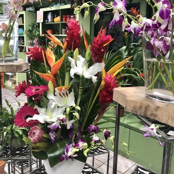 Casa De Flores - Florists Near Me - Encino, California