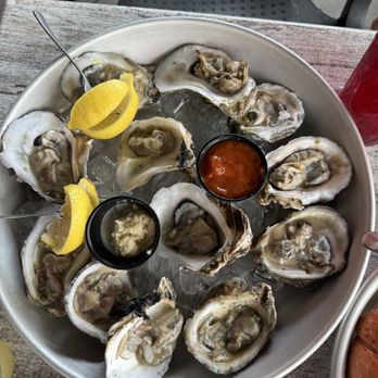 Pilot House Restaurant & Marina - Fresh oysters - Seafood Near Me - Key Largo, Florida Pilot House Restaurant & Marina - Fresh oysters - Seafood Near Me - Key Largo, Florida