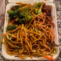 More noodles than anything else. Supposed to be 2 entree and a side of noodles. More noodles than anything else. Supposed to be 2 entree and a side of noodles.
