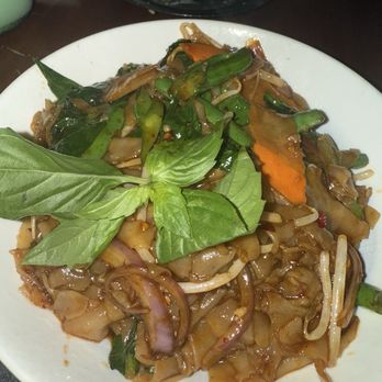Elephant Ear Thai Restaurant - Drunken Noodle - Asian Fusion Near Me - New York, New York Elephant Ear Thai Restaurant - Drunken Noodle - Asian Fusion Near Me - New York, New York