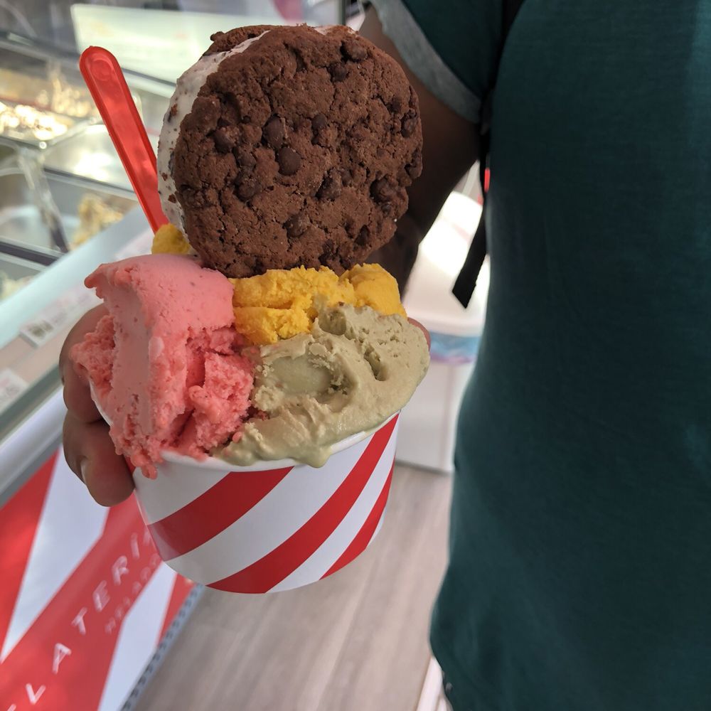 El Faro - Mango sorbetto, pistachio and strawberry sorbetto with ice cream sandwich - Ice Cream & Frozen Yogurt Near Me - Marbella, Massachusetts El Faro - Mango sorbetto, pistachio and strawberry sorbetto with ice cream sandwich - Ice Cream & Frozen Yogurt Near Me - Marbella, Massachusetts