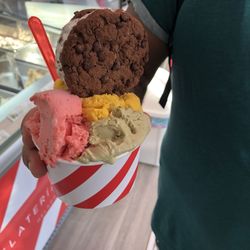 El Faro - Mango sorbetto, pistachio and strawberry sorbetto with ice cream sandwich