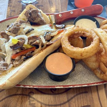 5 O’clock Somewhere Bar & Grill - Philly cheesesteak with onion rings - Cocktail Bars Near Me - Medford, Oregon