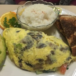 Veggie omelette with grits Veggie omelette with grits