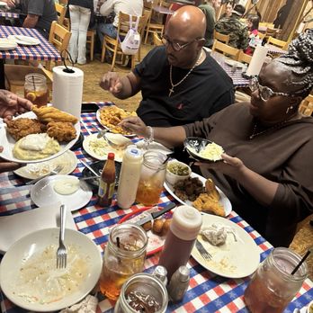 Huck Finn's Catfish - Southern Near Me - Pigeon Forge, Tennessee