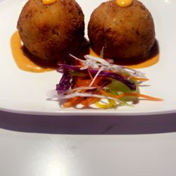 Oasis New York - Mouth watering Mac N cheese balls