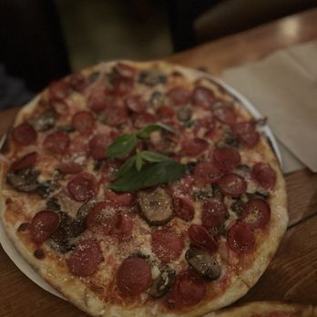 Ziggie's Pizza - Hot honey, Pepperoni, mushroom and red onions - Pizza Near Me - Orlando, Florida Ziggie's Pizza - Hot honey, Pepperoni, mushroom and red onions - Pizza Near Me - Orlando, Florida