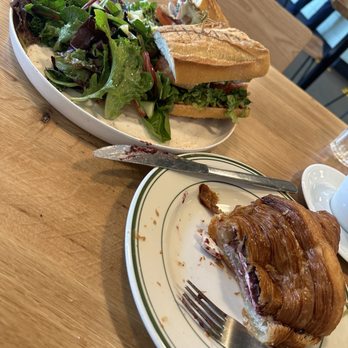 Breakaway Cafe - Brie and croissant with jelly - Cafes Near Me - Culver City, California Breakaway Cafe - Brie and croissant with jelly - Cafes Near Me - Culver City, California