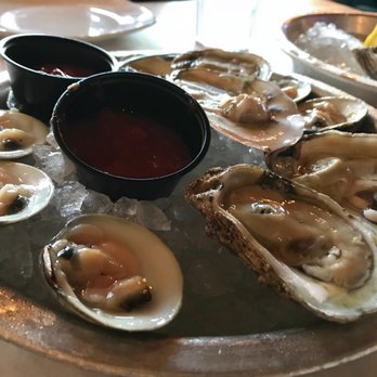 Bum Rogers - Littlenecks and bluepoints. Yumm! With Blue Moon on tap. Life is good. - Seafood Near Me - Seaside Park, New Jersey