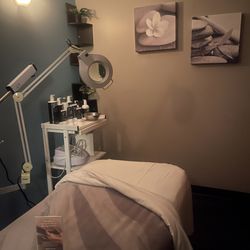 Hand & Stone Massage and Facial Spa