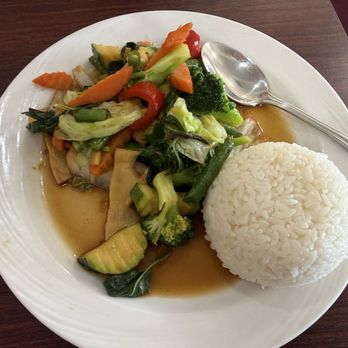 Pad Thai Cuisine - Basil stir fry plate - Thai Near Me - Castro Valley, California