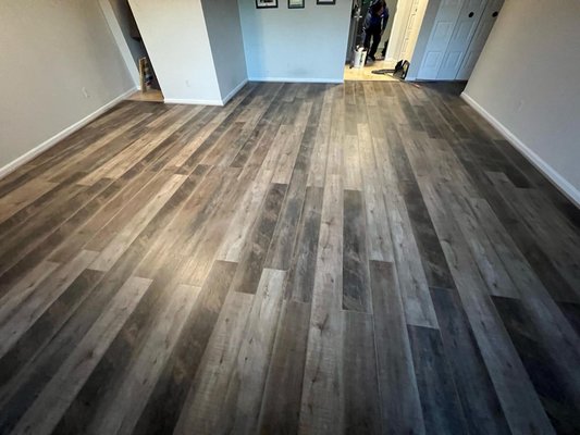 🏡✨ Floor Installation Experts (Hardwood, Laminate, Engineered, & More) - Transform your living space with Alluring Floors’ professional installation of various flooring types, including hardwood, laminate, engineered wood, and more. The team guides you through choosing the best option for your needs and ensures a flawless, detail-oriented installation from start to finish