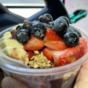 Cap City Squeeze Juice Bar - Berry Bowl - Juice Bars & Smoothies Near Me - Sacramento, California