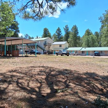 Bear's Paw Motel - Hotels Near Me - Lakeside, Arizona Bear's Paw Motel - Hotels Near Me - Lakeside, Arizona