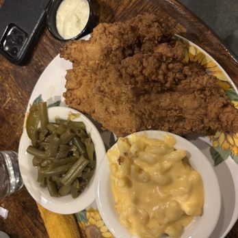 Ramsey's Diner - Andover - Fried chicken breast, macaroni & cheese, green beans, corn stick - Diners Near Me - Lexington, Kentucky Ramsey's Diner - Andover - Fried chicken breast, macaroni & cheese, green beans, corn stick - Diners Near Me - Lexington, Kentucky