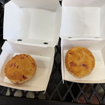 Hardee's - Strawberry Lemon Biscuit. No lemon topping or icing, dry and cold. - Fast Food Near Me - Brooksville, Florida