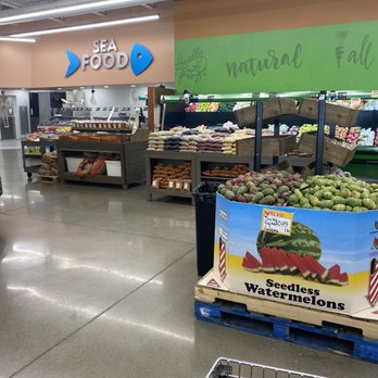 La Plaza Tapatia - Produce and seafood section - Mexican Near Me - Columbus, Ohio