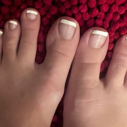 Perfect Nails & Spa - Gel French Pedicure