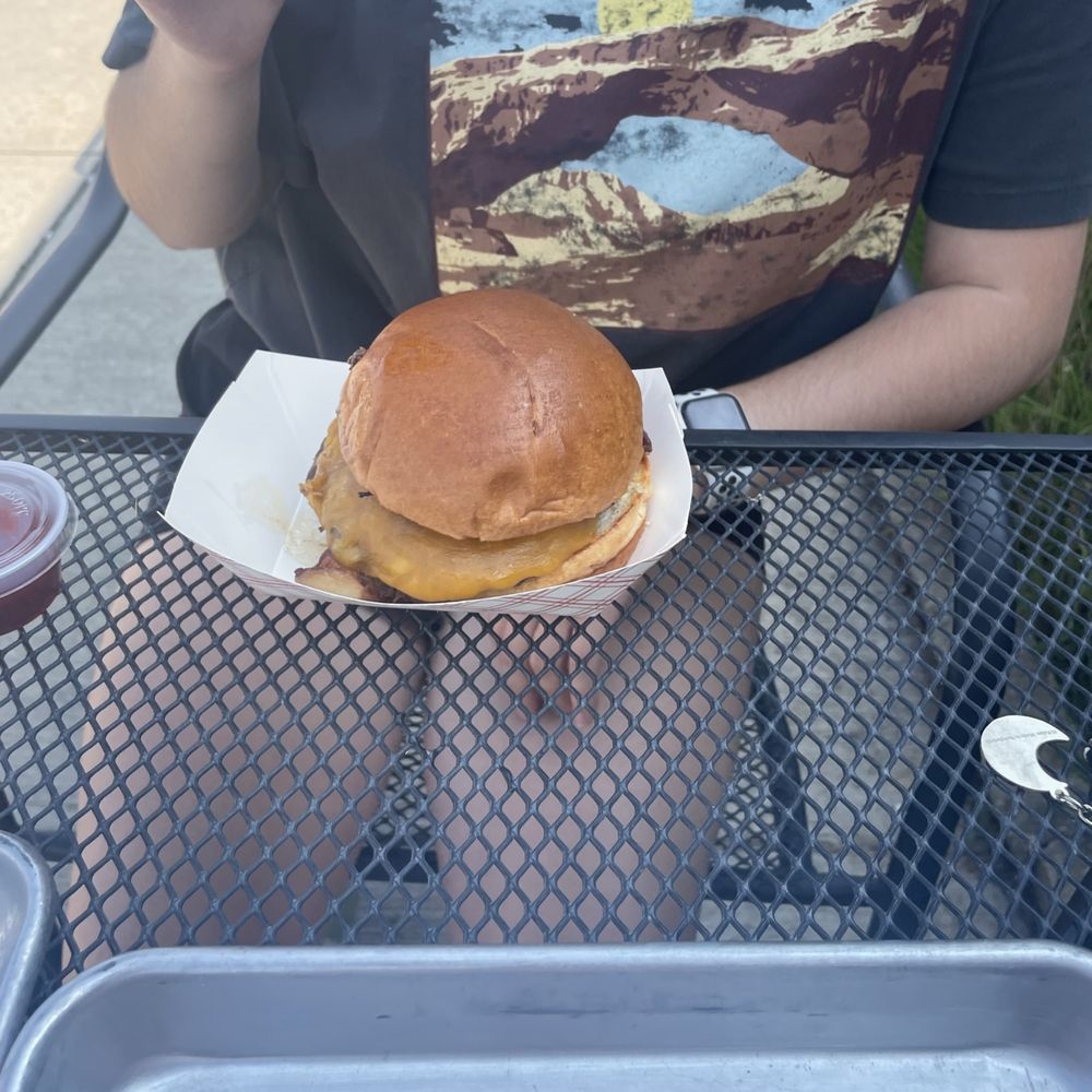 Cheeseburger! Cheeseburger!