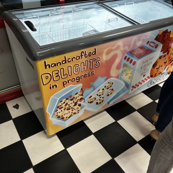 Long Beach Creamery - Ice cream bar freezer - Ice Cream & Frozen Yogurt Near Me - Long Beach, California Long Beach Creamery - Ice cream bar freezer - Ice Cream & Frozen Yogurt Near Me - Long Beach, California