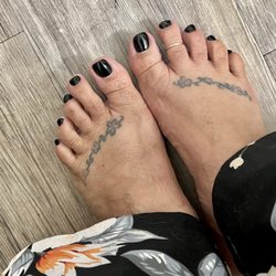 Bling Bling Nails & Spa - 10 happy piggies