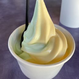 Dole Pineapple and key lime frozen yogurt in medium cup Dole Pineapple and key lime frozen yogurt in medium cup