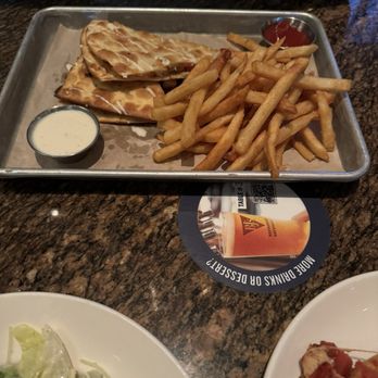 BJ's Restaurant & Brewhouse - Pizza Near Me - Eugene, Oregon