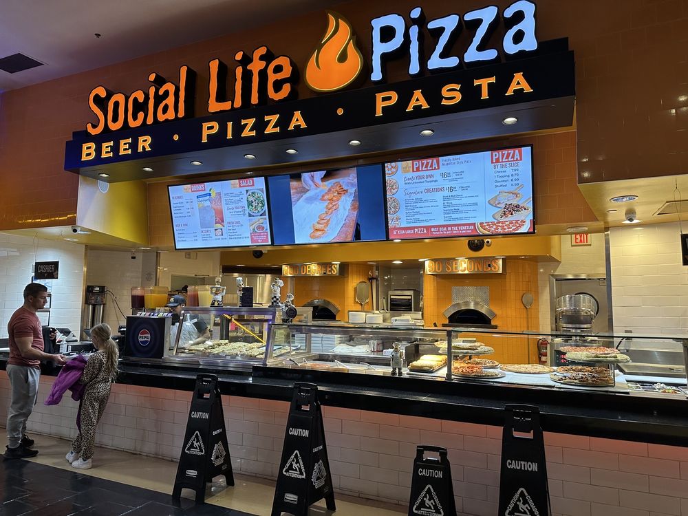 Social Life Pizza - Photo 2