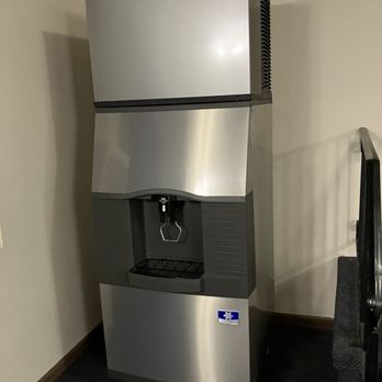 Lighthouse Inn On Lake Michigan - Manitowoc ice machine and dispenser at hotel - Hotels Near Me - Two Rivers, Wisconsin Lighthouse Inn On Lake Michigan - Manitowoc ice machine and dispenser at hotel - Hotels Near Me - Two Rivers, Wisconsin