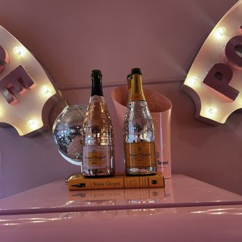 Brooke’s Bubble Bar - Champagne Bars Near Me - Fredericksburg, Texas