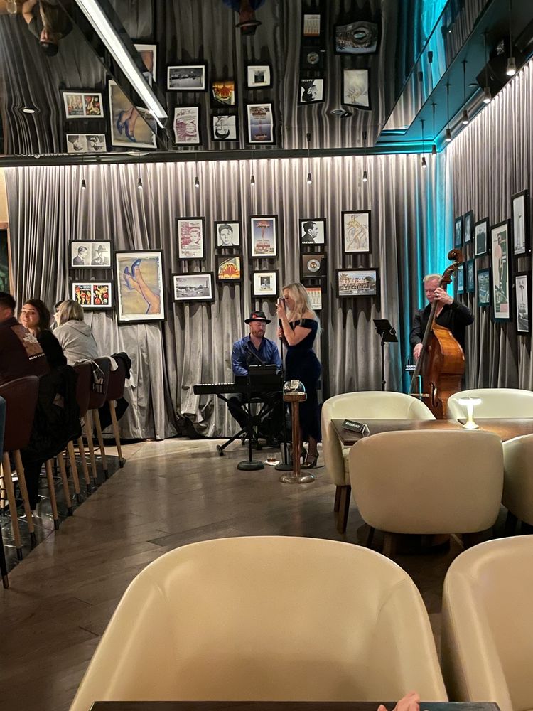 ESSENTIALS TO GO - FLAMINGO - Updated January 2025 - 3555 Las Vegas