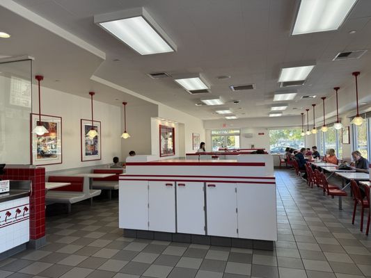 In-N-Out Burger by null