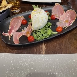 Cosa Nostra - Mozzarella, arugula, pancetta.