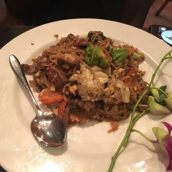 Mali Restaurant - "Pad See Ew". Notice they don't use the correct noodles - Thai Near Me - Atlanta, Georgia Mali Restaurant - "Pad See Ew". Notice they don't use the correct noodles - Thai Near Me - Atlanta, Georgia