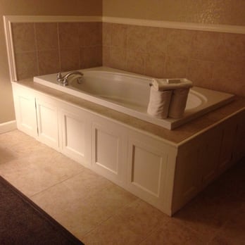 Hampton Inn Ukiah - Big tub with jets next to bed. Clean! - Hotels Near Me - Ukiah, California Hampton Inn Ukiah - Big tub with jets next to bed. Clean! - Hotels Near Me - Ukiah, California