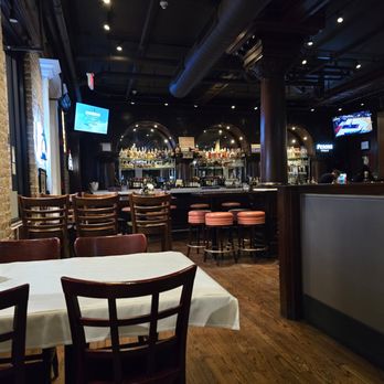 Armand's Pizzeria - Pizza Near Me - Arlington Heights, Illinois