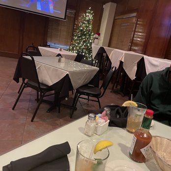 Petra's Restaurant - Inside - Italian Near Me - Laplace, Louisiana