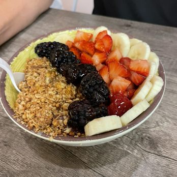 Island Smoothie Cafe - BlackBerry açaí bowl - Acai Bowls Near Me - Kitty Hawk, North Carolina
