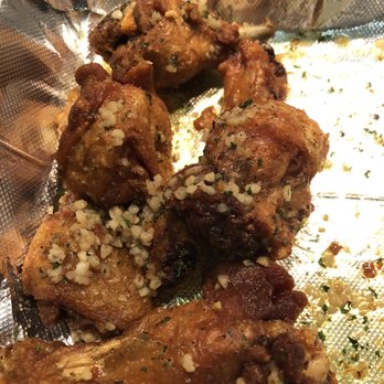 Al's Pizza and Wings - Garlic Wings; Ordered extra crispy - Burgers Near Me - Orlando, Florida Al's Pizza and Wings - Garlic Wings; Ordered extra crispy - Burgers Near Me - Orlando, Florida