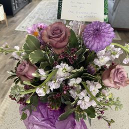 Same day delivery of monochromatic arrangement with Dalia
