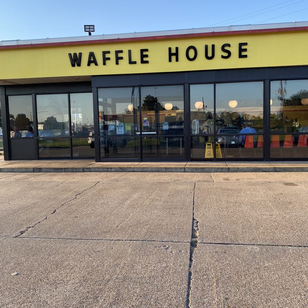 Waffle House - Outside - Breakfast & Brunch Near Me - Brinkley, Arkansas