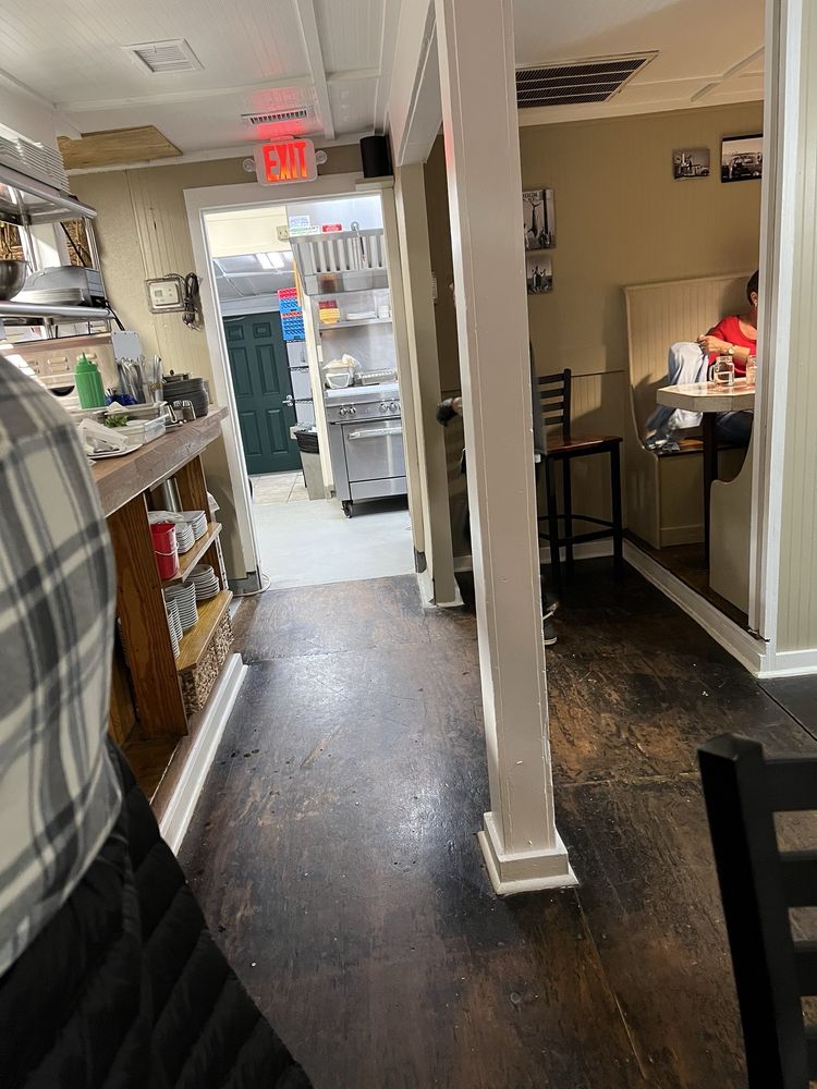 Roadside Bar and Grill