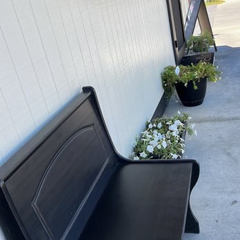 Sandwich Queen - Lovely waiting area outside - Sandwiches Near Me - Payson, Utah