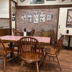 Uncle's NY Deli - Yankee ambience