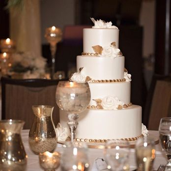 Oak Mill Bakery - Our cake from Oak Mill Bakery. Photo by Nancy Shares Photography - Bakeries Near Me - Arlington Heights, Illinois Oak Mill Bakery - Our cake from Oak Mill Bakery. Photo by Nancy Shares Photography - Bakeries Near Me - Arlington Heights, Illinois