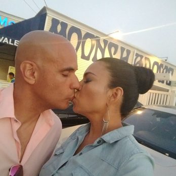 Moonshadows - Smooch by the valet - Seafood Near Me - Malibu, California Moonshadows - Smooch by the valet - Seafood Near Me - Malibu, California