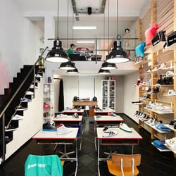 Pinkeye - Shoe Class interior design
