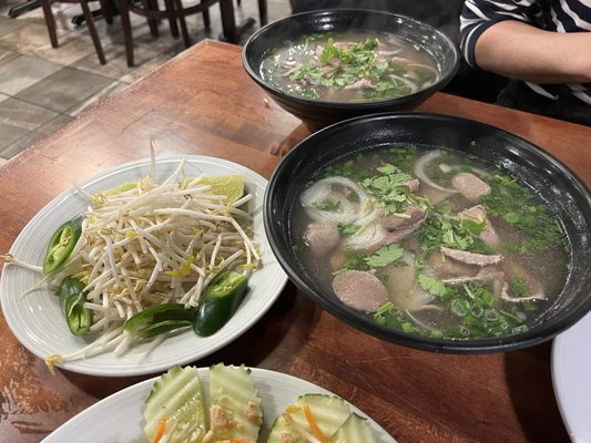 Pho Chau by null